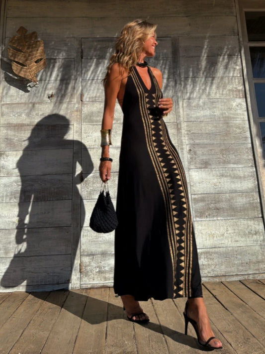 DULCE- Vestido Largo Halter con Espalda Descubierta y Estampado Dorado
