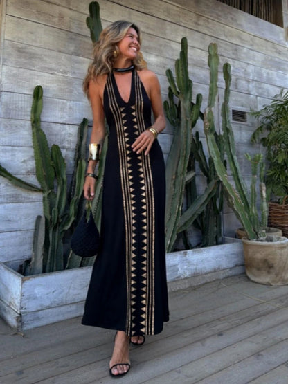 DULCE- Vestido Largo Halter con Espalda Descubierta y Estampado Dorado